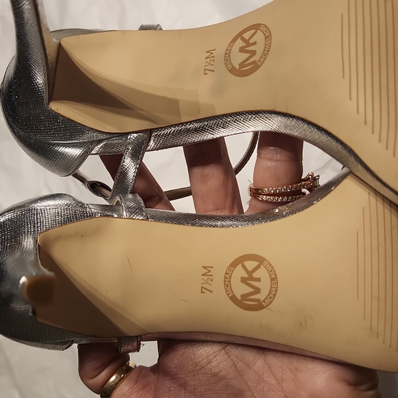 MICHAEL Michael Kors  Simone New Silver patent leather women's heels Size 7.5 - Picture 5 of 12